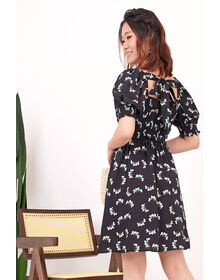 Fine Shirred Top Puff Sleeve Floral Print Textured Swing Dress (Black)
